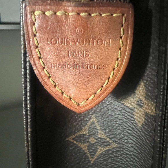 Louis. Vuitton Pouchette Toilette 26 - Picture 3 of 11